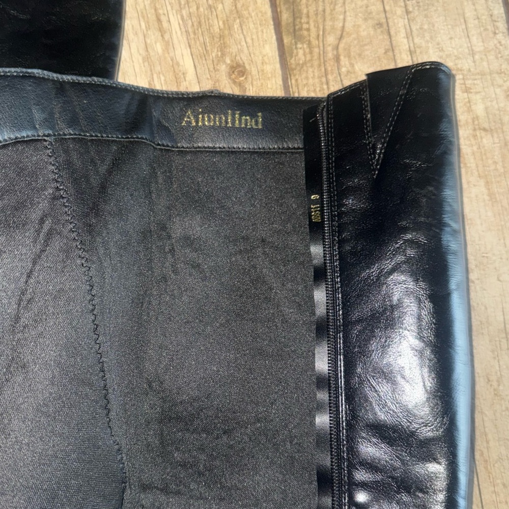 Women's Black Boots - Picture 2 of 6